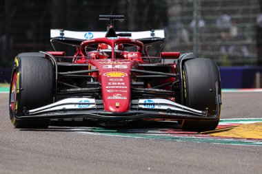  Charles Leclerc (MON) - Scuderia Ferrari - Ferrari SF-25 - Ferrari Formula 1 AWS Gran Premio del Made in Italy e dell 'Emilia Romagna 2025 - Autodromo Enzo e Dino Ferrari, Imola (BO) İtalya 15-18 Mayıs 2025 tarihleri arasında, 