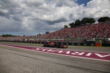  Max Verstappen (NED) - Oracle Red Bull Racing - Red Bull RB21 - AWS Gran Premio del Made in Italy e dell 'Emilia Romagna 2025 - Autodromo Enzo e Dino Ferrari, Imola (BO) Italy 15-18 Mayıs 2025 tarihleri arasında, 