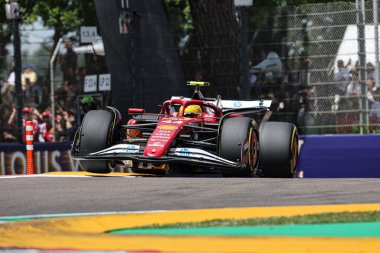  Lewis Hamilton (GBR) - Scuderia Ferrari - Ferrari SF-25 - Ferrari Formula 1 AWS Gran Premio del Made in Italy e dell 'Emilia Romagna 2025 - Autodromo Enzo e Dino Ferrari, Imola (BO) İtalya 15-18 Mayıs 2025 tarihleri arasında, 