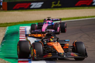  Lando Norris (GBR) - McLaren Formula 1 Takımı - McLaren MCL39 - AWS Gran Premio del Made in Italy e dell 'Emilia Romagna 2025 - Autodromo Enzo e Dino Ferrari, Imola (BO) İtalya - 15 Mayıs 2025, 