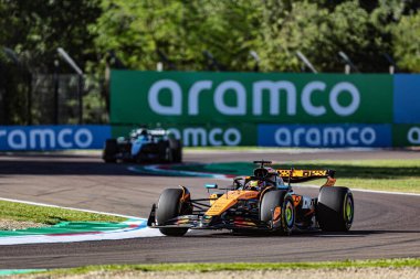  Oscar Piastri (AUS) - McLaren Formula 1 Takımı - McLaren MCL39 - Mercedes Formula 1 AWS Gran Premio del Made in Italy e dell 'Emilia Romagna 2025 - Autodromo Enzo e Dino Ferrari, Imola (BO) İtalya - 15 Mayıs 2025, 