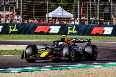  Yuki Tsunoda (JPN) - Oracle Red Bull Racing - Red Bull RB21 - AWS Gran Premio del Made in Italy e dell 'Emilia Romagna 2025 - Autodromo Enzo e Dino Ferrari, Imola (BO) Italy 15-18 Mayıs 2025 tarihleri arasında İtalya, 