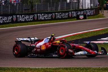  Lewis Hamilton (GBR) - Scuderia Ferrari - Ferrari SF-25 - Ferrari Formula 1 AWS Gran Premio del Made in Italy e dell 'Emilia Romagna 2025 - Autodromo Enzo e Dino Ferrari, Imola (BO) İtalya 15-18 Mayıs 2025 tarihleri arasında, 