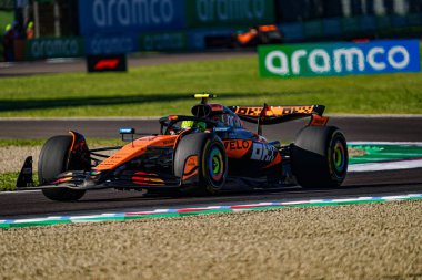  Lando Norris (GBR) - McLaren Formula 1 Takımı - McLaren MCL39 - AWS Gran Premio del Made in Italy e dell 'Emilia Romagna 2025 - Autodromo Enzo e Dino Ferrari, Imola (BO) İtalya - 15 Mayıs 2025, 