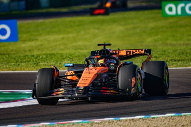  Oscar Piastri (AUS) - McLaren Formula 1 Takımı - McLaren MCL39 - Mercedes Formula 1 AWS Gran Premio del Made in Italy e dell 'Emilia Romagna 2025 - Autodromo Enzo e Dino Ferrari, Imola (BO) İtalya - 15 Mayıs 2025, 