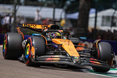  Oscar Piastri (AUS) - McLaren Formula 1 Takımı - McLaren MCL39 - Mercedes Formula 1 AWS Gran Premio del Made in Italy e dell 'Emilia Romagna 2025 - Autodromo Enzo e Dino Ferrari, Imola (BO) İtalya - 15 Mayıs 2025, 