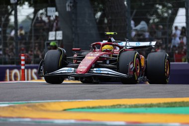  Lewis Hamilton (GBR) - Scuderia Ferrari - Ferrari SF-25 - Ferrari Formula 1 AWS Gran Premio del Made in Italy e dell 'Emilia Romagna 2025 - Autodromo Enzo e Dino Ferrari, Imola (BO) İtalya 15-18 Mayıs 2025 tarihleri arasında, 