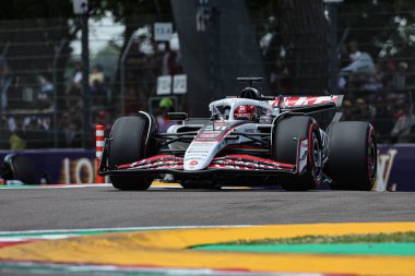  Esteban Ocon (FRA) - Haas F1 Takımı - Haas VF-25 - Ferrariduring Formula 1 AWS Gran Premio del Made in Italy e dell 'Emilia Romagna 2025 - Autodromo Enzo e Dino Ferrari, Imola (BO) İtalya 15-18 Mayıs 2025 tarihleri arasında, 