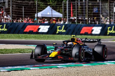  Yuki Tsunoda (JPN) - Oracle Red Bull Racing - Red Bull RB21 - AWS Gran Premio del Made in Italy e dell 'Emilia Romagna 2025 - Autodromo Enzo e Dino Ferrari, Imola (BO) Italy 15-18 Mayıs 2025 tarihleri arasında İtalya, 