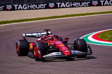  Charles Leclerc (MON) - Scuderia Ferrari - Ferrari SF-25 - Ferrari Formula 1 AWS Gran Premio del Made in Italy e dell 'Emilia Romagna 2025 - Autodromo Enzo e Dino Ferrari, Imola (BO) İtalya 15-18 Mayıs 2025 tarihleri arasında, 