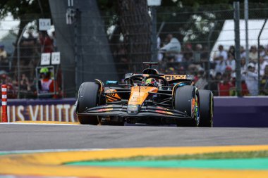  Oscar Piastri (AUS) - McLaren Formula 1 Takımı - McLaren MCL39 - Mercedes Formula 1 AWS Gran Premio del Made in Italy e dell 'Emilia Romagna 2025 - Autodromo Enzo e Dino Ferrari, Imola (BO) İtalya - 15 Mayıs 2025, 