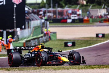  Yuki Tsunoda (JPN) - Oracle Red Bull Racing - Red Bull RB21 - AWS Gran Premio del Made in Italy e dell 'Emilia Romagna 2025 - Autodromo Enzo e Dino Ferrari, Imola (BO) Italy 15-18 Mayıs 2025 tarihleri arasında İtalya, 