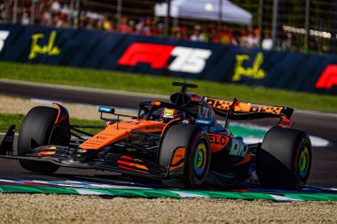  Oscar Piastri (AUS) - McLaren Formula 1 Takımı - McLaren MCL39 - Mercedes Formula 1 AWS Gran Premio del Made in Italy e dell 'Emilia Romagna 2025 - Autodromo Enzo e Dino Ferrari, Imola (BO) İtalya - 15 Mayıs 2025, 