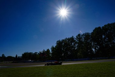  Yuki Tsunoda (JPN) - Oracle Red Bull Racing - Red Bull RB21 - AWS Gran Premio del Made in Italy e dell 'Emilia Romagna 2025 - Autodromo Enzo e Dino Ferrari, Imola (BO) Italy 15-18 Mayıs 2025 tarihleri arasında İtalya, 