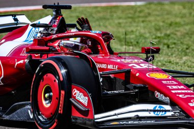  Charles Leclerc (MON) - Scuderia Ferrari - Ferrari SF-25 - Ferrari Formula 1 AWS Gran Premio del Made in Italy e dell 'Emilia Romagna 2025 - Autodromo Enzo e Dino Ferrari, Imola (BO) İtalya 15-18 Mayıs 2025 tarihleri arasında, 