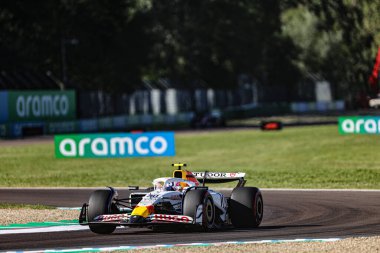  Yuki Tsunoda (JPN) - Oracle Red Bull Racing - Red Bull RB21 - AWS Gran Premio del Made in Italy e dell 'Emilia Romagna 2025 - Autodromo Enzo e Dino Ferrari, Imola (BO) Italy 15-18 Mayıs 2025 tarihleri arasında İtalya, 