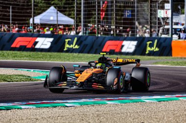  Lando Norris (GBR) - McLaren Formula 1 Takımı - McLaren MCL39 - AWS Gran Premio del Made in Italy e dell 'Emilia Romagna 2025 - Autodromo Enzo e Dino Ferrari, Imola (BO) İtalya - 15 Mayıs 2025, 