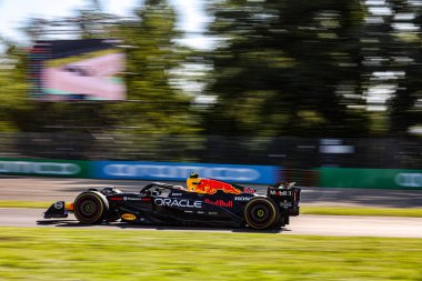  Yuki Tsunoda (JPN) - Oracle Red Bull Racing - Red Bull RB21 - AWS Gran Premio del Made in Italy e dell 'Emilia Romagna 2025 - Autodromo Enzo e Dino Ferrari, Imola (BO) Italy 15-18 Mayıs 2025 tarihleri arasında İtalya, 