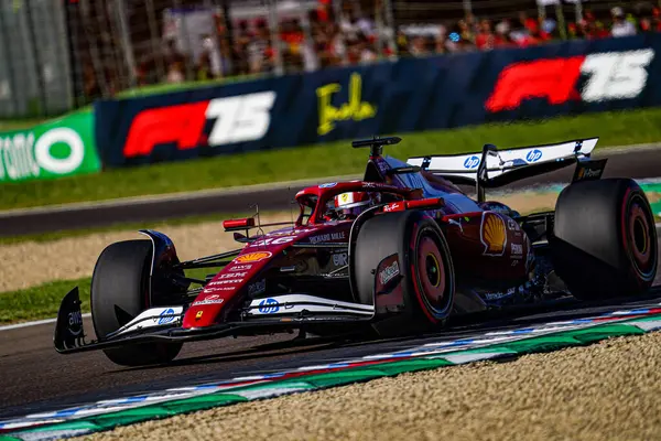  Charles Leclerc (MON) - Scuderia Ferrari - Ferrari SF-25 - Ferrari Formula 1 AWS Gran Premio del Made in Italy e dell 'Emilia Romagna 2025 - Autodromo Enzo e Dino Ferrari, Imola (BO) İtalya 15-18 Mayıs 2025 tarihleri arasında, 