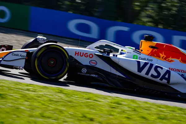 Isaac Hadjar (FRA) Vize Nakit Uygulaması RB F1 Takımı Formula 1 'de Gran Premio del Made in Italy e dell' Emilia Romagna 2025 - Autodromo Enzo e Dino Ferrari, Imola (BO) İtalya 15-18 Mayıs 2025 tarihleri arasında, 
