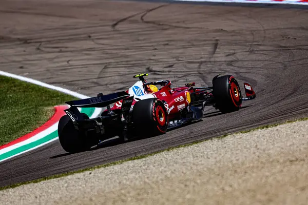  Lewis Hamilton (GBR) - Scuderia Ferrari - Ferrari SF-25 - Ferrari Formula 1 AWS Gran Premio del Made in Italy e dell 'Emilia Romagna 2025 - Autodromo Enzo e Dino Ferrari, Imola (BO) İtalya 15-18 Mayıs 2025 tarihleri arasında, 
