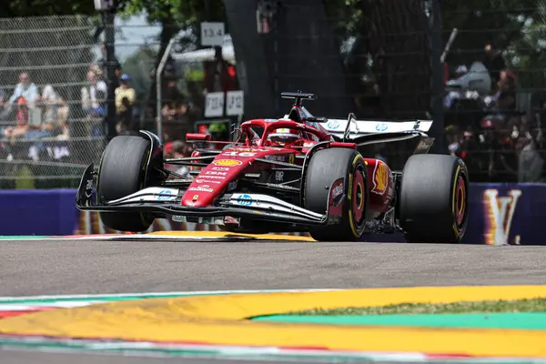  Charles Leclerc (MON) - Scuderia Ferrari - Ferrari SF-25 - Ferrari Formula 1 AWS Gran Premio del Made in Italy e dell 'Emilia Romagna 2025 - Autodromo Enzo e Dino Ferrari, Imola (BO) İtalya 15-18 Mayıs 2025 tarihleri arasında, 