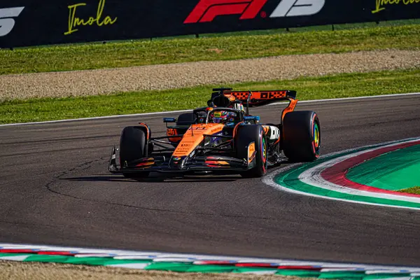  Oscar Piastri (AUS) - McLaren Formula 1 Takımı - McLaren MCL39 - Mercedes Formula 1 AWS Gran Premio del Made in Italy e dell 'Emilia Romagna 2025 - Autodromo Enzo e Dino Ferrari, Imola (BO) İtalya - 15 Mayıs 2025, 