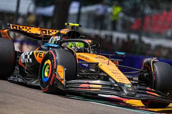  Lando Norris (GBR) - McLaren Formula 1 Takımı - McLaren MCL39 - AWS Gran Premio del Made in Italy e dell 'Emilia Romagna 2025 - Autodromo Enzo e Dino Ferrari, Imola (BO) İtalya - 15 Mayıs 2025, 