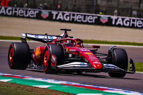  Charles Leclerc (MON) - Scuderia Ferrari - Ferrari SF-25 - Ferrari Formula 1 AWS Gran Premio del Made in Italy e dell 'Emilia Romagna 2025 - Autodromo Enzo e Dino Ferrari, Imola (BO) İtalya 15-18 Mayıs 2025 tarihleri arasında, 