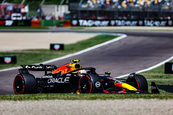  Yuki Tsunoda (JPN) - Oracle Red Bull Racing - Red Bull RB21 - AWS Gran Premio del Made in Italy e dell 'Emilia Romagna 2025 - Autodromo Enzo e Dino Ferrari, Imola (BO) Italy 15-18 Mayıs 2025 tarihleri arasında İtalya, 