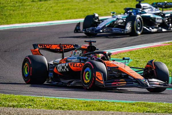  Oscar Piastri (AUS) - McLaren Formula 1 Takımı - McLaren MCL39 - Mercedes Formula 1 AWS Gran Premio del Made in Italy e dell 'Emilia Romagna 2025 - Autodromo Enzo e Dino Ferrari, Imola (BO) İtalya - 15 Mayıs 2025, 