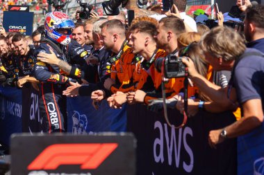  Max Verstappen (NED) - Oracle Red Bull Racing - Red Bull RB21 - Honda RBPT İtalya 'da yapılan Formula 1 AWS Gran Premio del Made yarışının zaferini kutladı - Autodromo Enzo e Dino Ferrari, Imola (BO) İtalya 