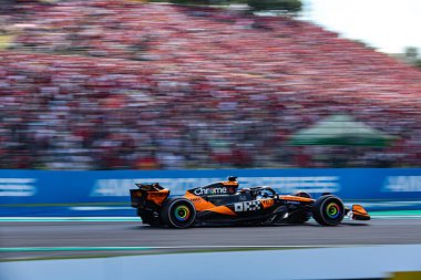  Oscar Piastri (AUS) - McLaren Formula 1 Takımı - McLaren MCL39 - Mercedes Formula 1 AWS Gran Premio del Made in Italy e dell 'Emilia Romagna 2025 - Autodromo Enzo e Dino Ferrari, Imola (BO) İtalya - 15 Mayıs 2025, 