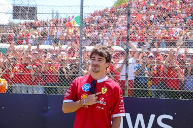  Charles Leclerc (MON) - Scuderia Ferrari - Ferrari SF-25 - Ferrari Formula 1 AWS Gran Premio del Made in Italy e dell 'Emilia Romagna 2025 - Autodromo Enzo e Dino Ferrari, Imola (BO) İtalya 15-18 Mayıs 2025 tarihleri arasında, 