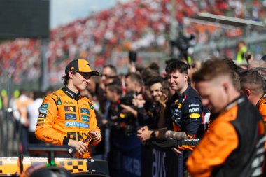  Oscar Piastri (AUS) - McLaren Formula 1 Takımı - McLaren MCL39 - Mercedes Formula 1 AWS Gran Premio del Made in Italy e dell 'Emilia Romagna 2025 - Autodromo Enzo e Dino Ferrari, Imola (BO) İtalya - 15 Mayıs 2025, 