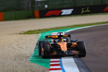  Oscar Piastri (AUS) - McLaren Formula 1 Takımı - McLaren MCL39 - Mercedesduring Formula 1 AWS Gran Premio del Made in Italy e dell 'Emilia Romagna 2025 - Autodromo Enzo e Dino Ferrari, Imola (BO) Italy 15-18 Mayıs 2025 tarihleri arasında, 