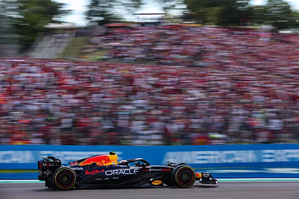  Yuki Tsunoda (JPN) - Oracle Red Bull Racing - Red Bull RB21 - AWS Gran Premio del Made in Italy e dell 'Emilia Romagna 2025 - Autodromo Enzo e Dino Ferrari, Imola (BO) Italy 15-18 Mayıs 2025 tarihleri arasında İtalya, 