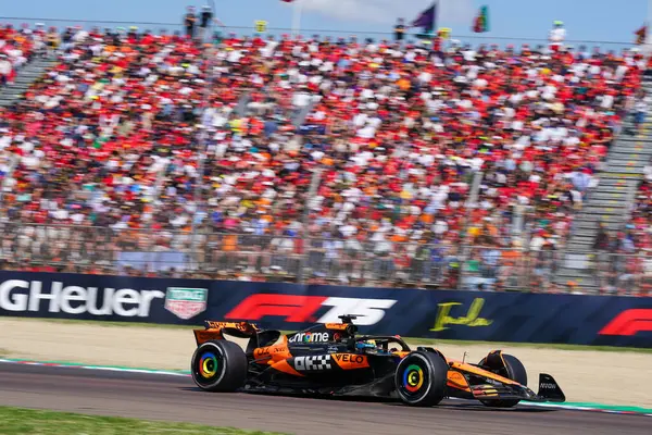  Oscar Piastri (AUS) - McLaren Formula 1 Takımı - McLaren MCL39 - Mercedes Formula 1 AWS Gran Premio del Made in Italy e dell 'Emilia Romagna 2025 - Autodromo Enzo e Dino Ferrari, Imola (BO) İtalya - 15 Mayıs 2025, 