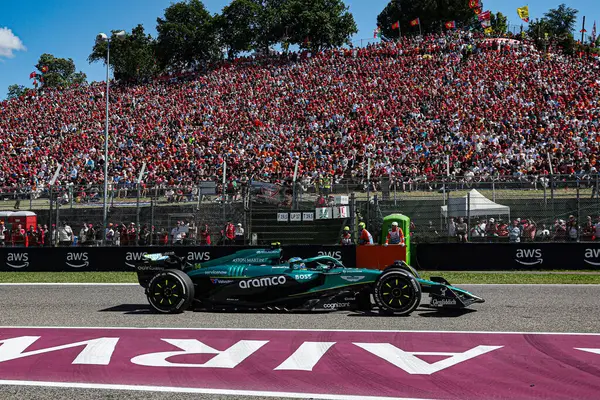  Fernando Alonso (ESP) - Aston Martin Aramco F1 Takımı - Aston Martin AMR25 - AWS Gran Premio del Made in Italy e dell 'Emilia Romagna 2025 - Autodromo Enzo e Dino Ferrari, Imola (BO) İtalya - 15 Mayıs 2025, 