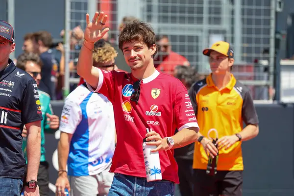  Charles Leclerc (MON) - Scuderia Ferrari - Ferrari SF-25 - Ferrari Formula 1 AWS Gran Premio del Made in Italy e dell 'Emilia Romagna 2025 - Autodromo Enzo e Dino Ferrari, Imola (BO) İtalya 15-18 Mayıs 2025 tarihleri arasında, 