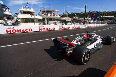  Esteban Ocon (FRA) - Haas F1 Takımı - Haas VF-25 - Ferrari yarışta, Pazar günü, Formula 1 Heurer Grand Prix de Monaco 2025 Monte Carlo (MC), 23-25 Mayıs 2025