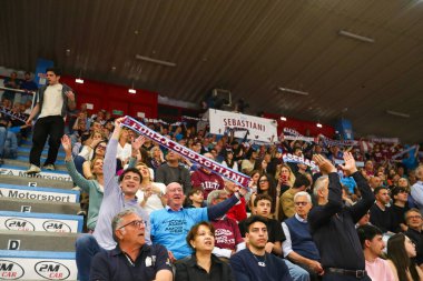 RSR Rieti vs CANTU sırasında Palasojourner destekçisi