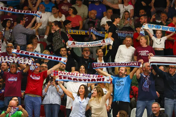 RSR Rieti vs CANTU sırasında Palasojourner destekçisi