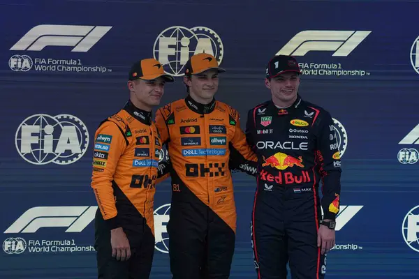  Lando Norris (GBR) - McLaren Formula 1 Takımı - McLaren MCL39 - Mercedes Oscar Piastri (AUS) - McLaren Formula 1 Takımı - McLaren MCL39 - Mercedes Max Verstappen (NED) - Oracle Red Bull Racing - Red Bull RB21 - Honda RBPT top3 Formula 1 Ara