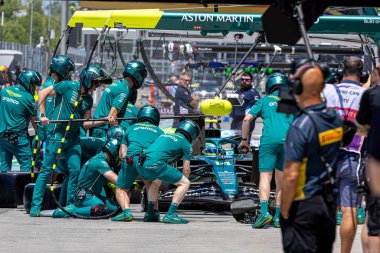  Fernando Alonso (ESP) - Aston Martin Aramco F1 Takımı - Aston Martin AMR25 - Mercedes pitstop Formula 1 Pirelli Grand Prix du Canada 2025, Montreal, Quebec, Kanada, 12-15 Haziran 2025 F1 Dünya Şampiyonası 'nın 10.