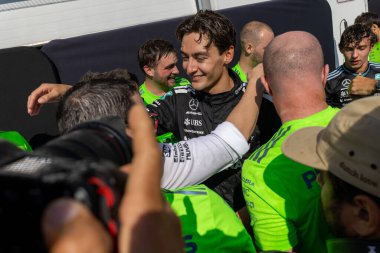 George Russell (GBR) ve Andrea Kimi Antonelli (ITA) - Mercedes-AMG PETRONAS F1 Ekibi - Mercedes W16 - Mercedes E Performansı sırasında Kanada Pirelli Grand Prix du 2025, Montreal, Quebec, Kanada