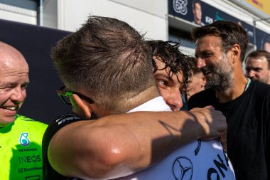 George Russell (GBR) ve Andrea Kimi Antonelli (ITA) - Mercedes-AMG PETRONAS F1 Ekibi - Mercedes W16 - Mercedes E Performansı sırasında Kanada Pirelli Grand Prix du 2025, Montreal, Quebec, Kanada