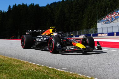  Yuki Tsunoda (JPN) - Oracle Red Bull Racing - Red Bull RB21 - Formula 1 sırasında Honda RBPT Avusturya Grand Prix 2025, Spielberg, Avusturya