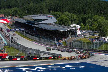 Yarışın başlangıcı - Formula 1 MSC Seyahatleri sırasında Avusturya Grand Prix 2025, Spielberg, Avusturya - 26 Haziran - 29 Haziran 2025 F1 Dünya Şampiyonası 11.