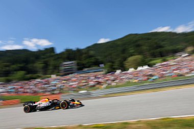  Yuki Tsunoda (JPN) - Oracle Red Bull Racing - Red Bull RB21 - Formula 1 sırasında Honda RBPT Avusturya Grand Prix 2025, Spielberg, Avusturya